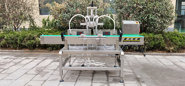 眼鏡清洗液自動灌裝機設備細節展示